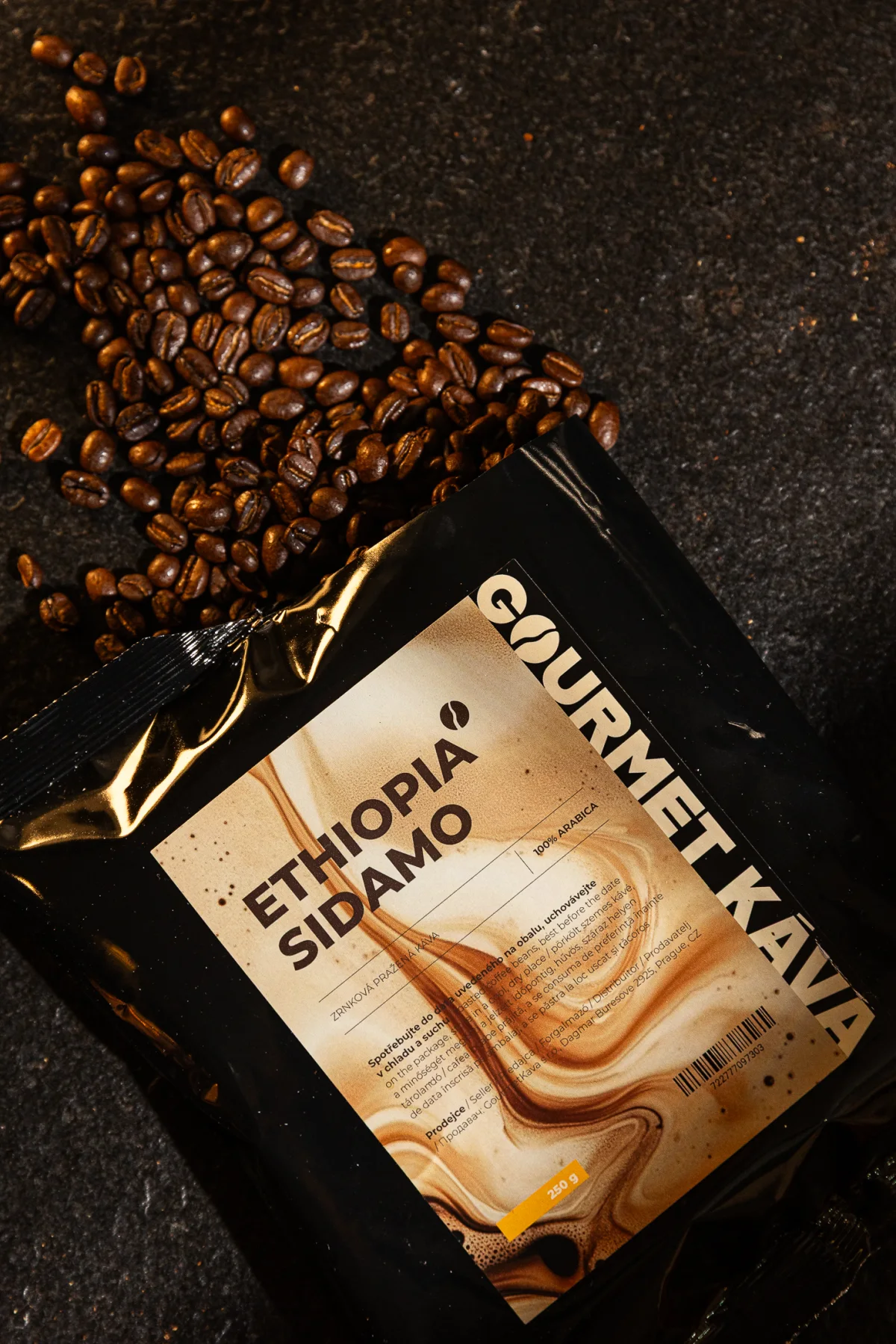 Detail balení kávy Ethiopia Sidamo Gourmet Káva mezi praženými zrny
